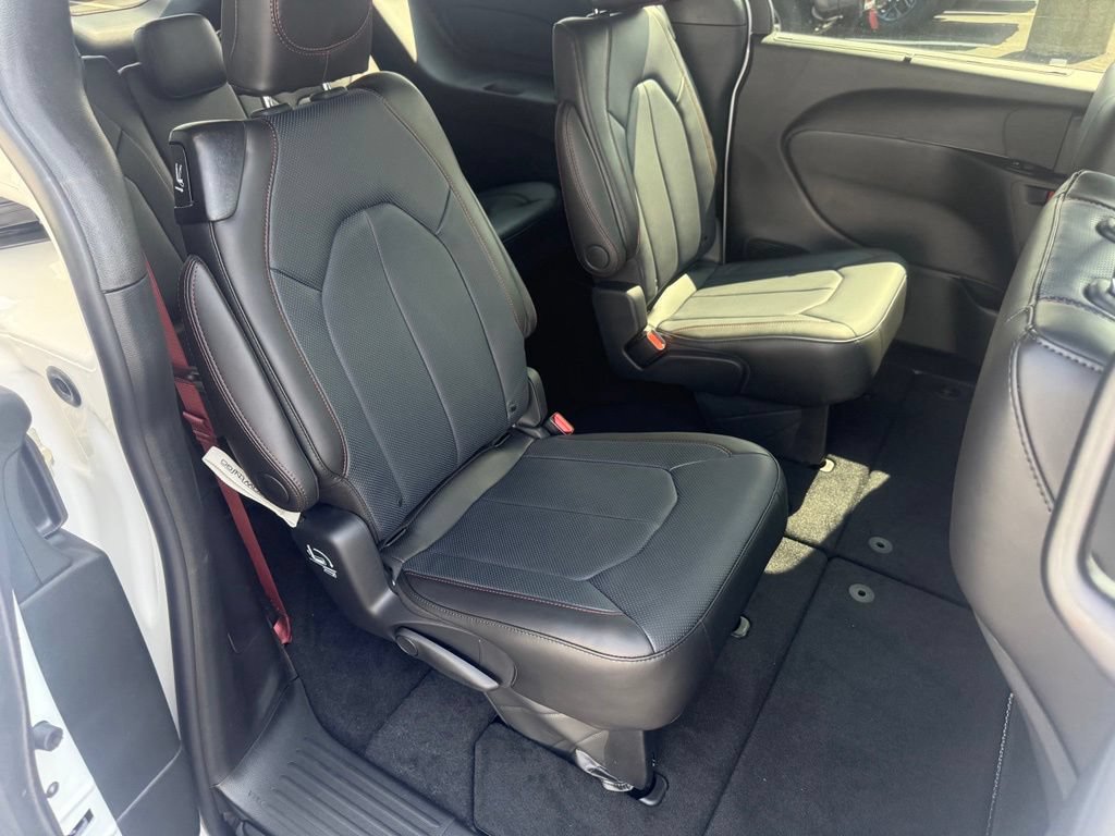New 2027 Chrysler Pacifica Select FWD image 54