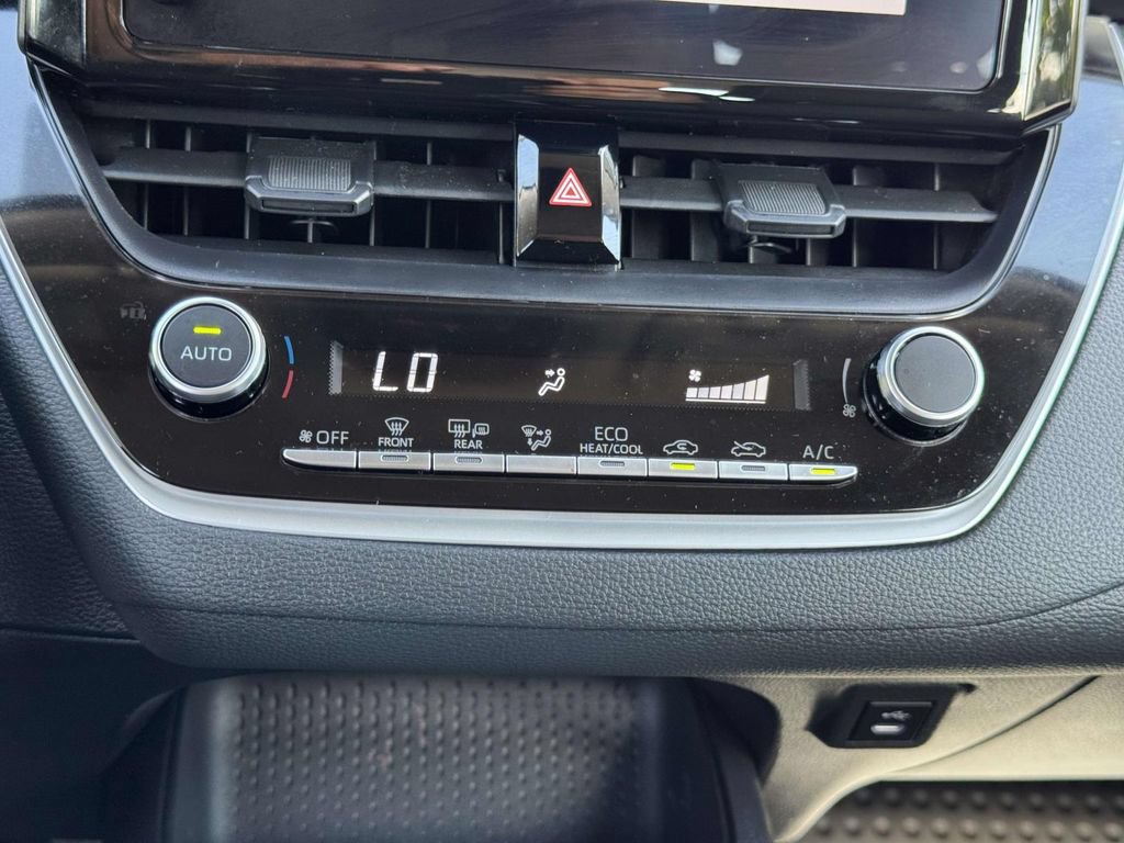 Used 2026 Toyota Corolla LE FWD image 5