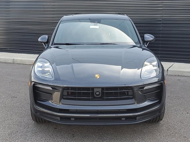 Used 2025 Porsche Macan image 10