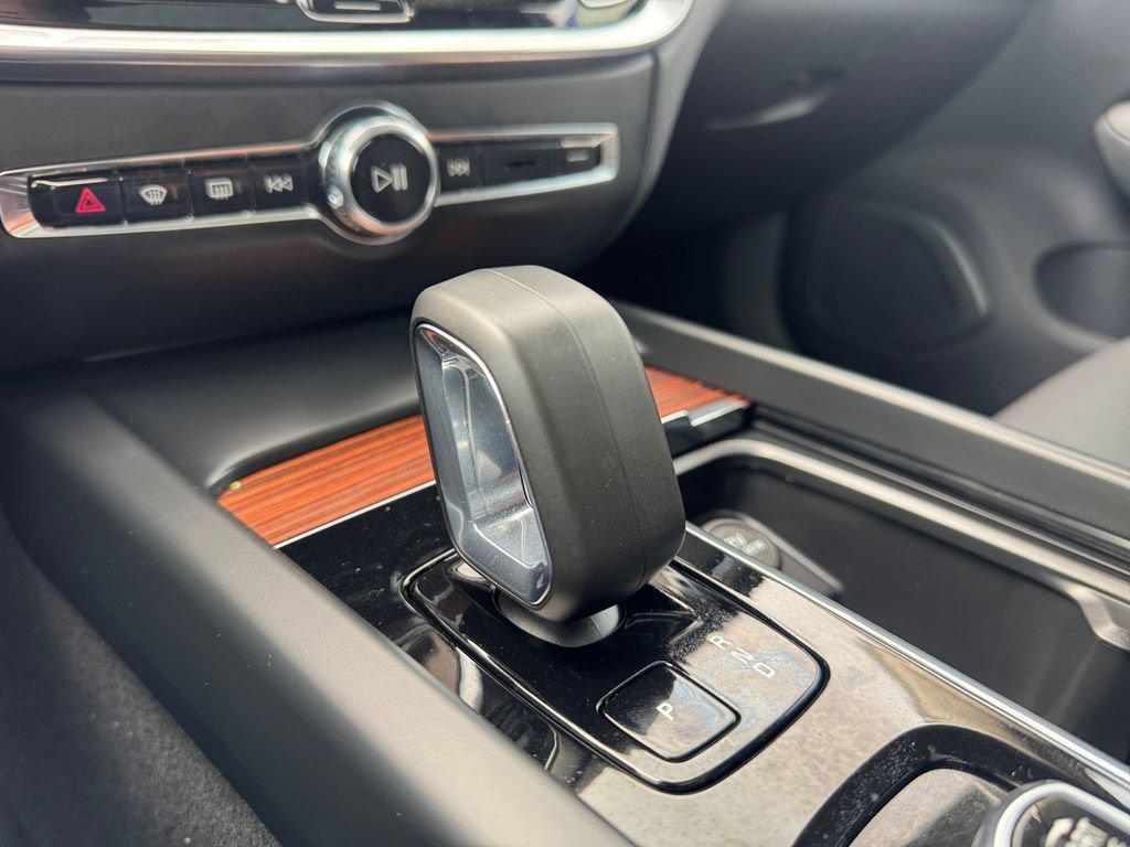 Certified 2025 Volvo V60 B5 Cross Country Plus AWD/4WD image 19