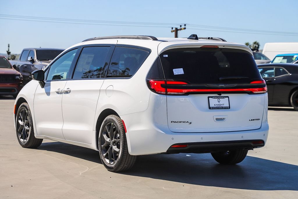 New 2026 Chrysler Pacifica Limited image 7