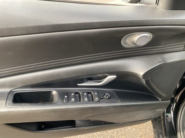 Used 2021 Hyundai Elantra Limited image 18