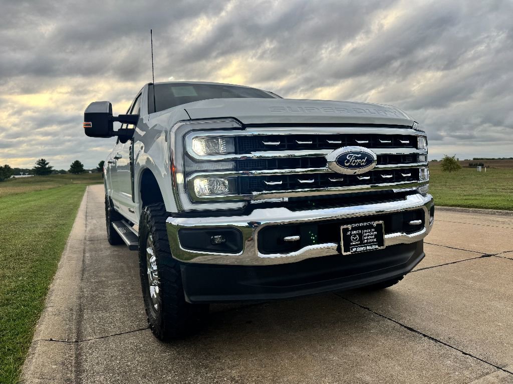 Used 2024 Ford F250 Lariat w/ Chrome Package image 2