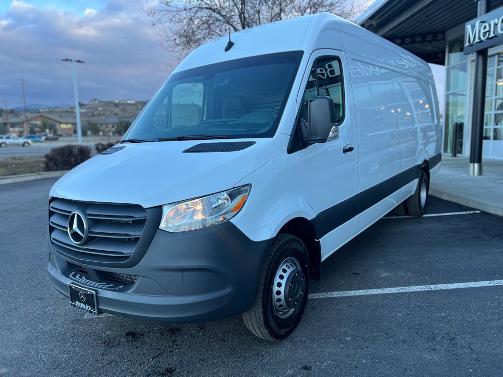 Used 2024 Mercedes-Benz Sprinter 3500 image 4