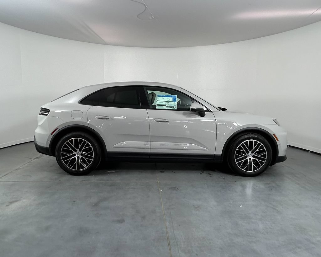 New 2026 Porsche Macan 4 Electric AWD/4WD image 8