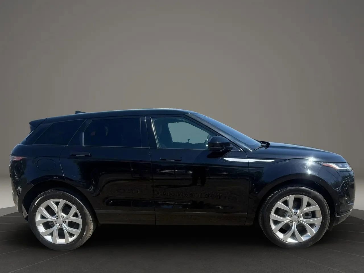 Used 2020 Land Rover Range Rover Evoque SE AWD/4WD image 4