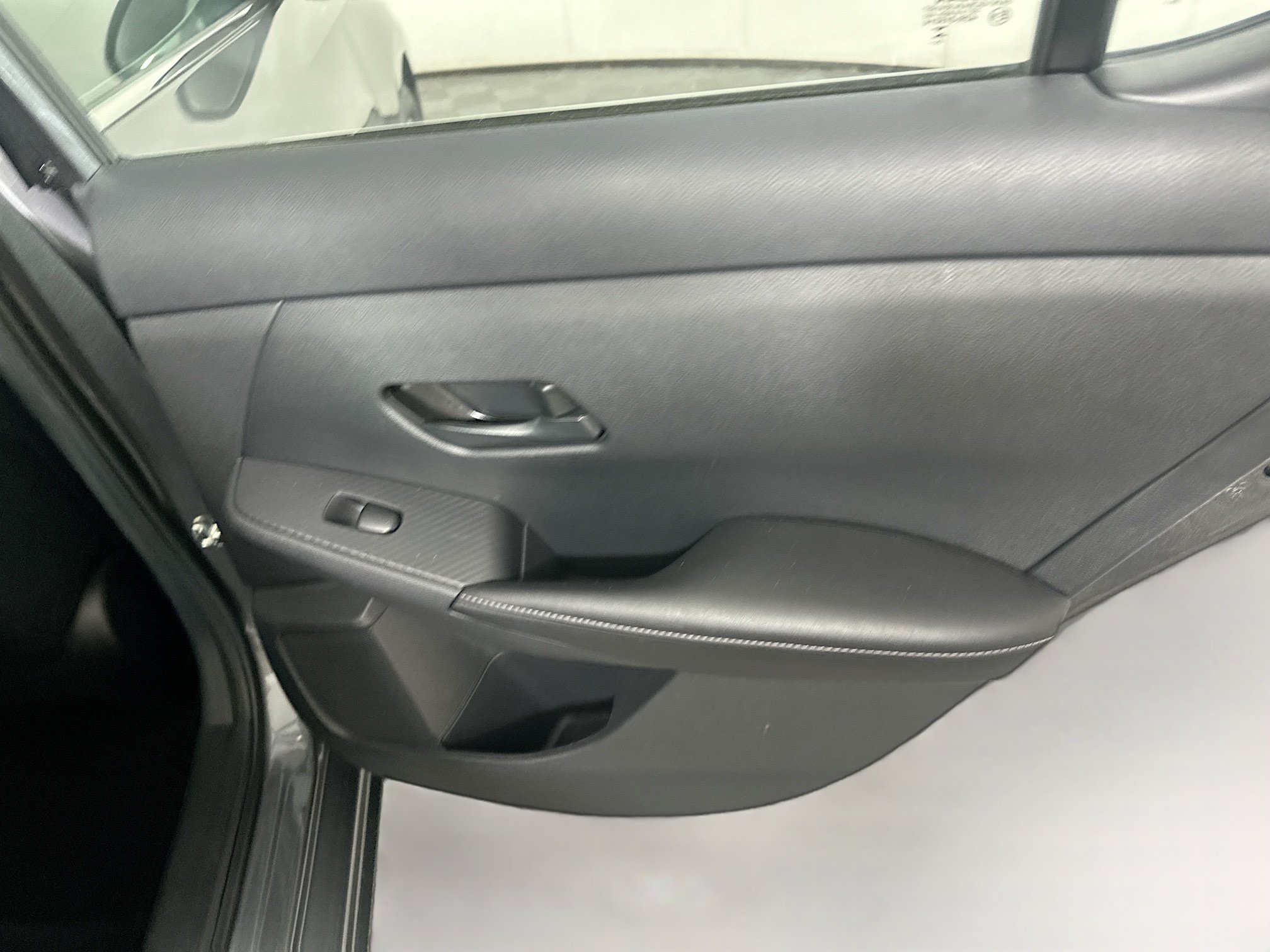 Used 2025 Nissan Sentra SV FWD image 28