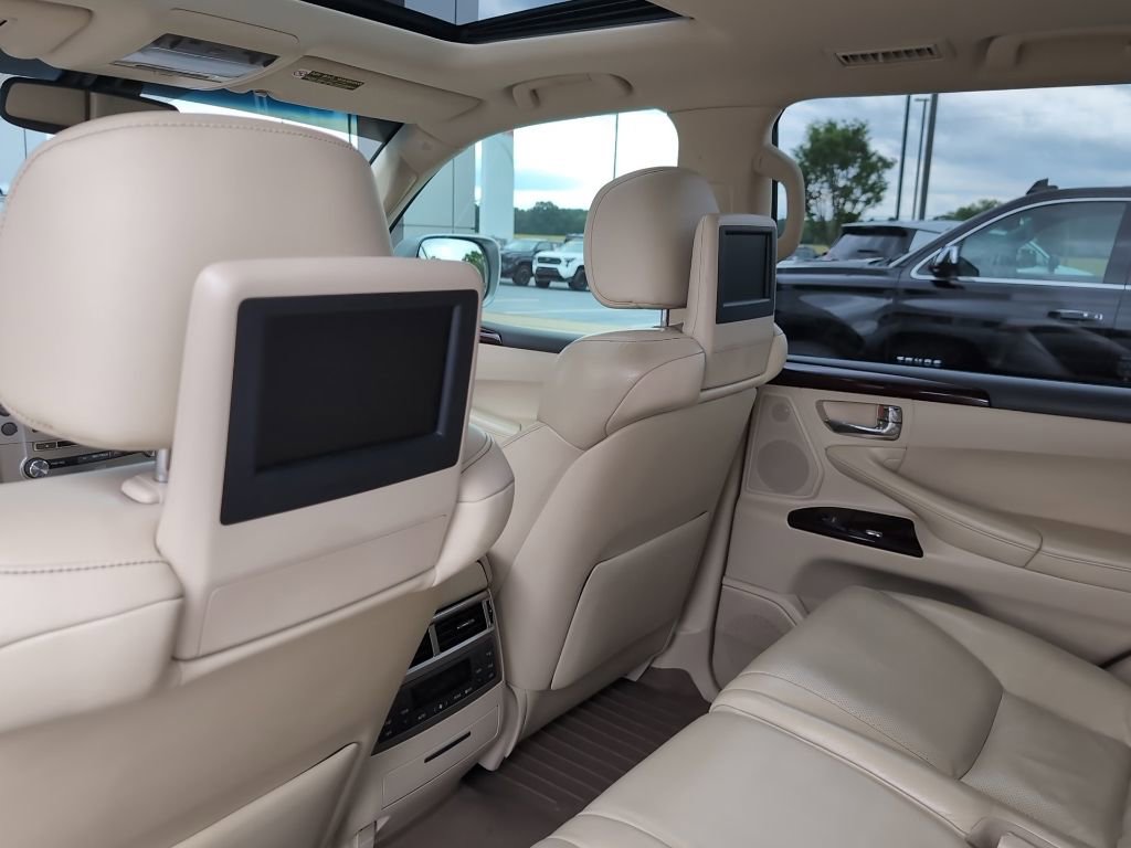 Used 2013 Lexus LX 570 4WD w/ Luxury Pkg image 12
