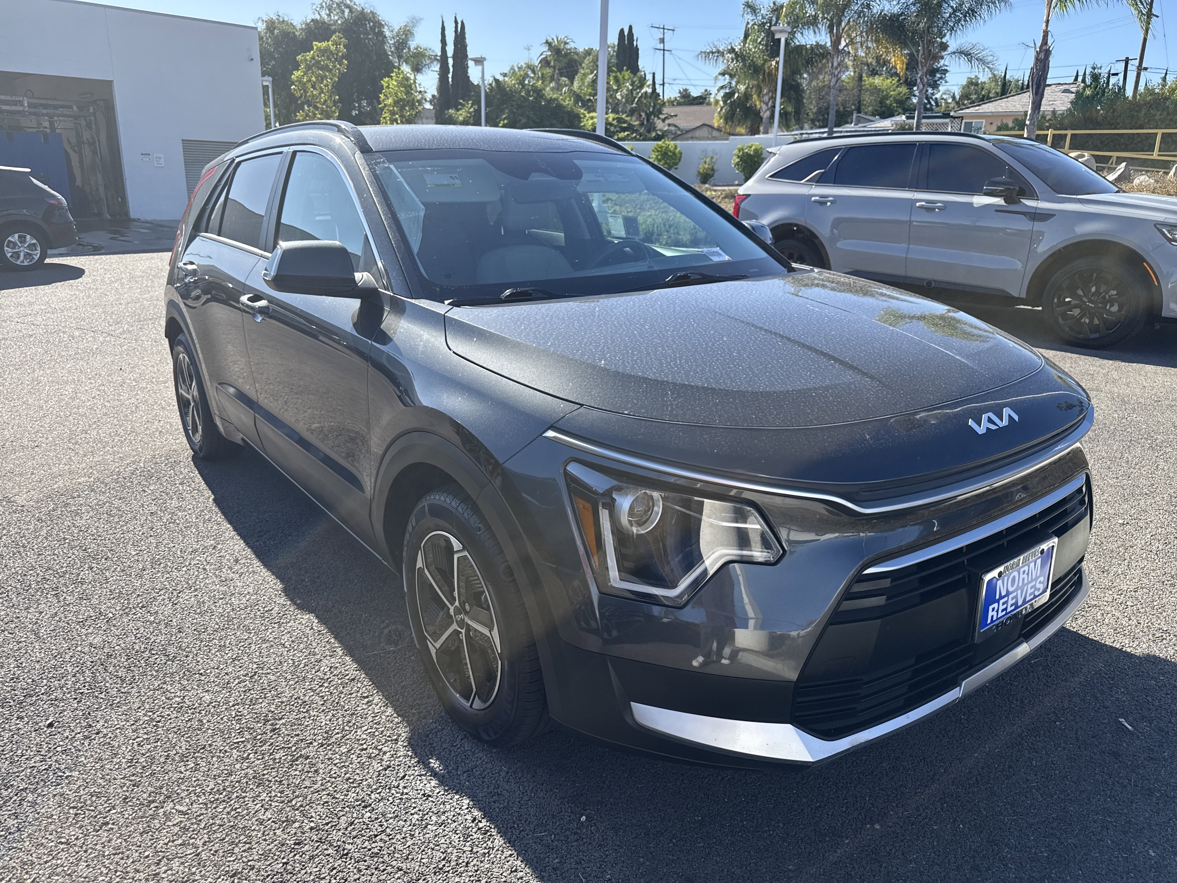 Used 2023 Kia Niro EX image 9