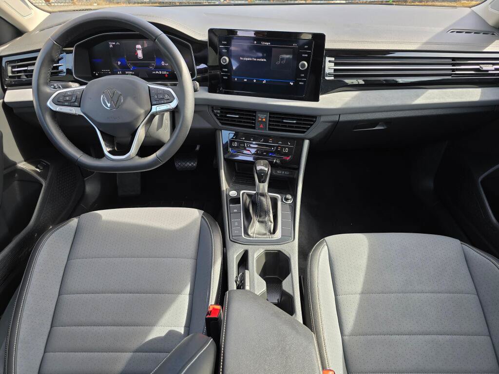 Used 2025 Volkswagen Jetta SE FWD image 18