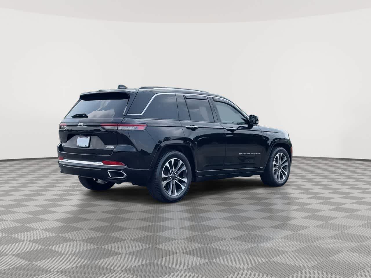 Used 2022 Jeep Grand Cherokee Overland AWD/4WD image 8