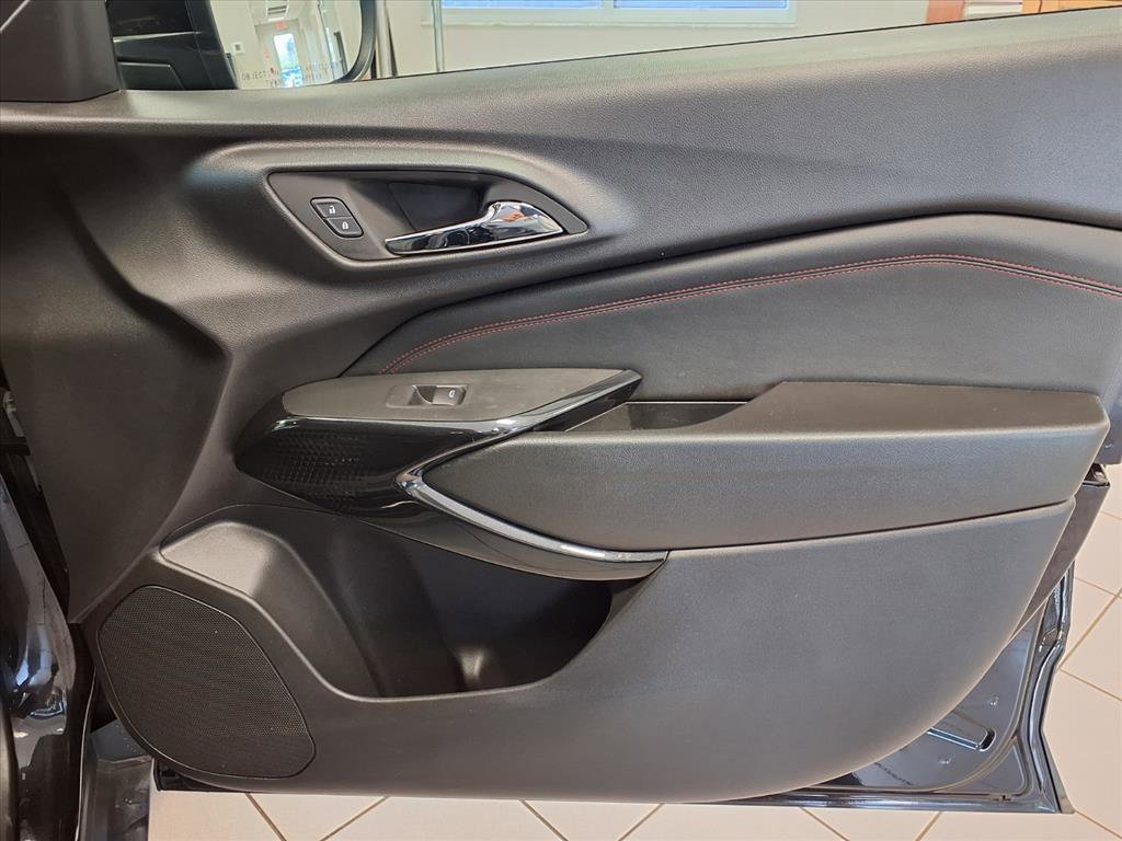Used 2024 Chevrolet Trax RS w/ Sunroof Package image 11