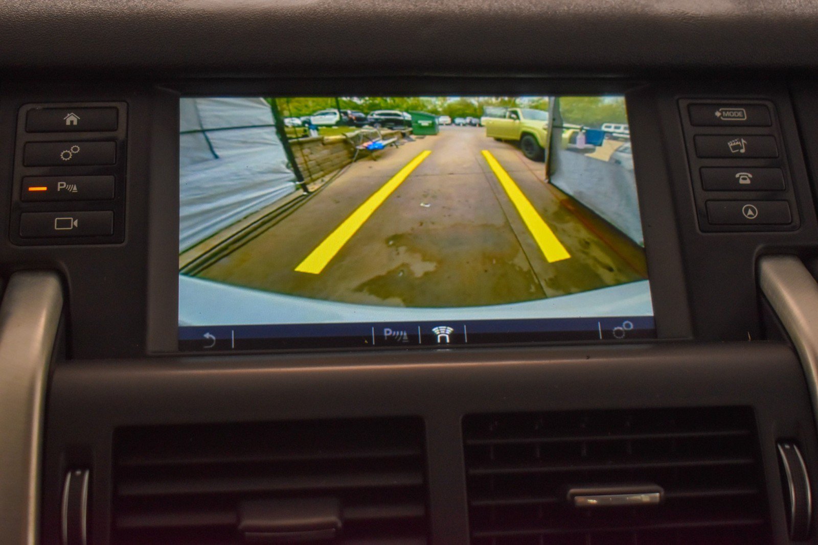 Used 2019 Land Rover Discovery Sport HSE AWD/4WD image 14