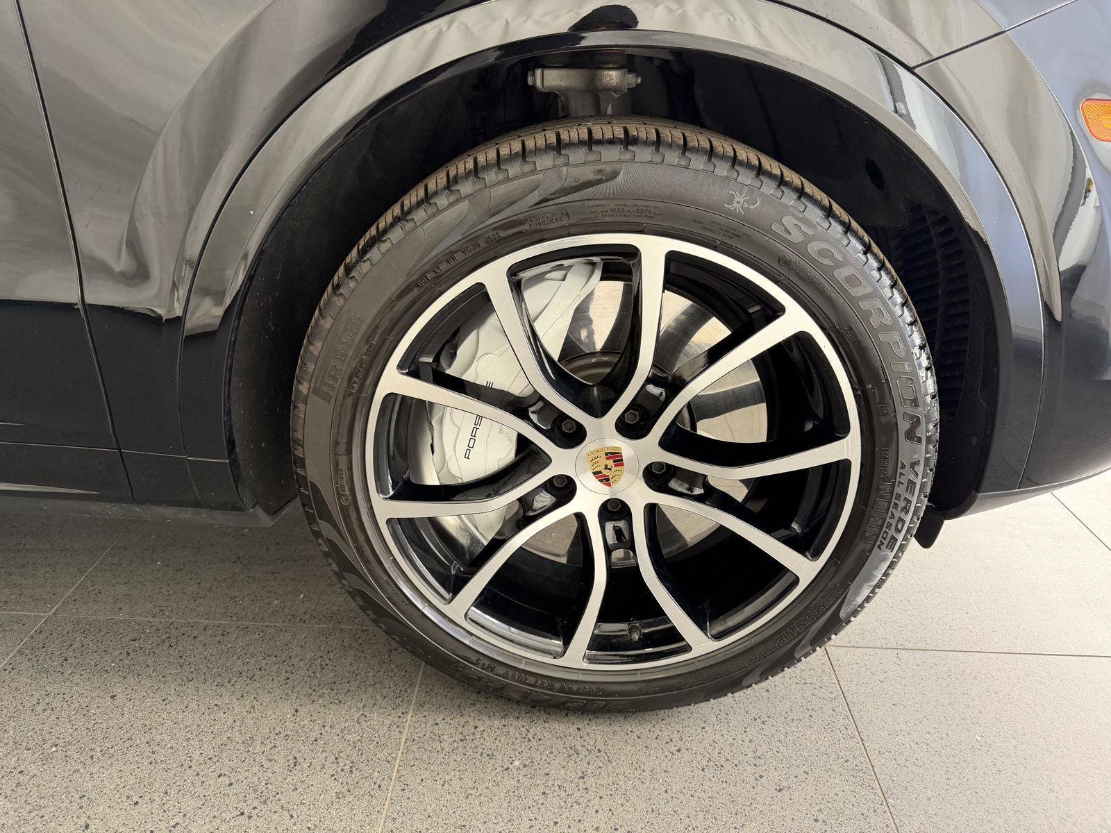 Certified 2023 Porsche Cayenne Turbo image 13