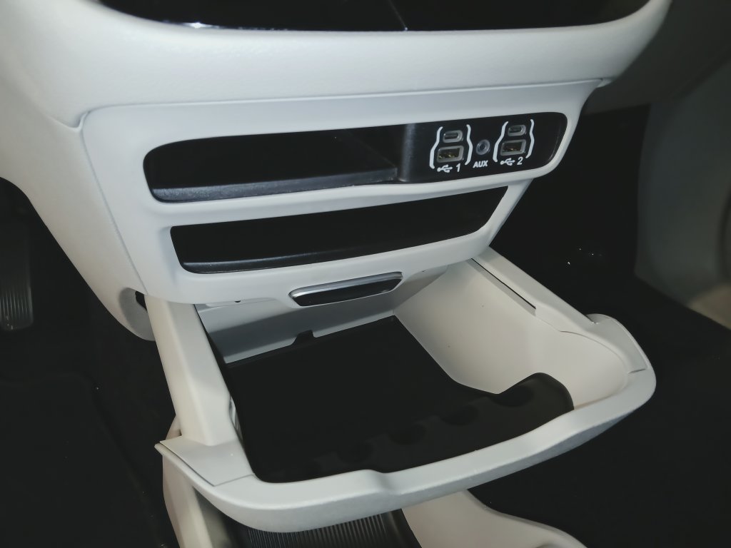 Used 2024 Chrysler Voyager LX FWD image 20