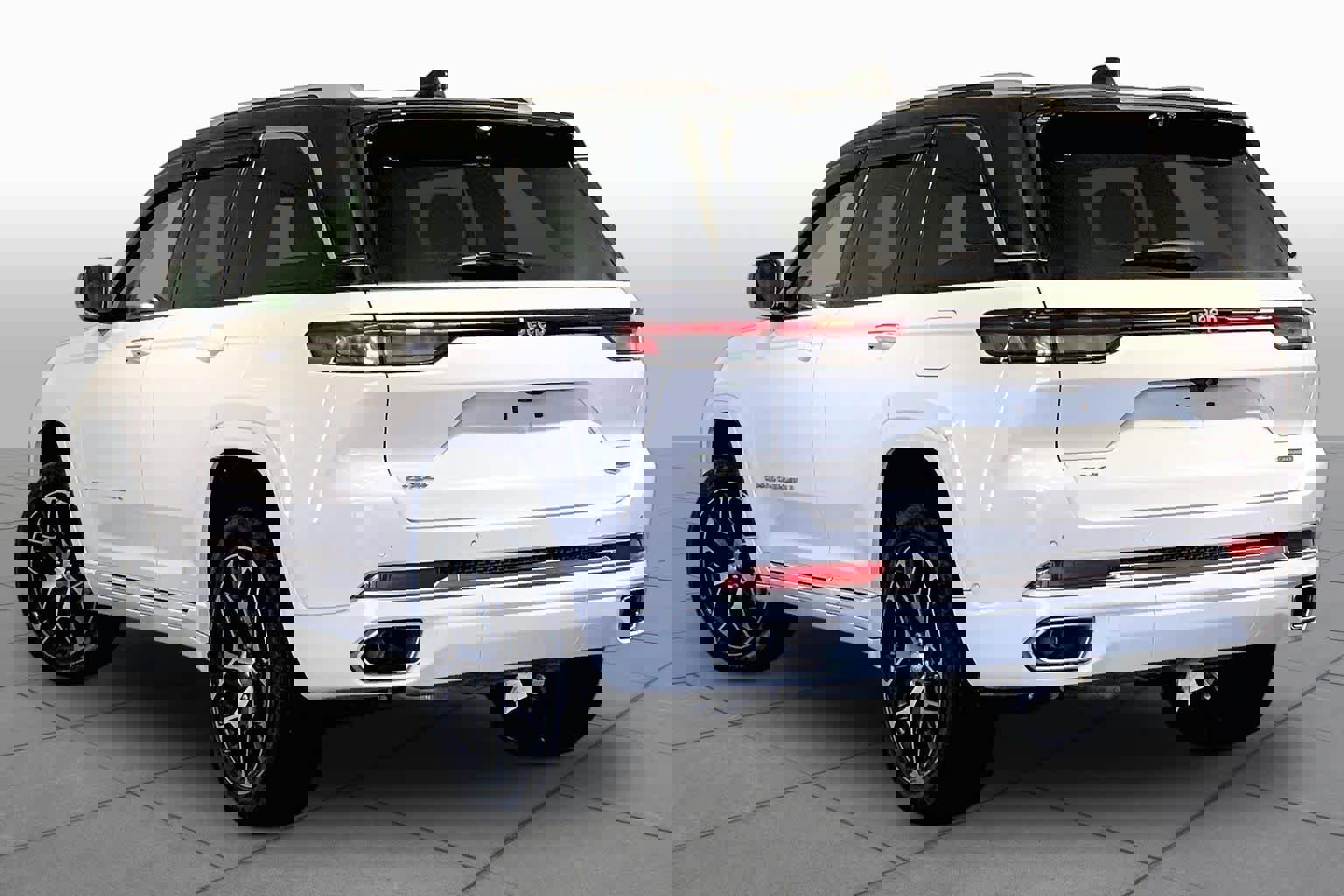 Used 2024 Jeep Grand Cherokee Summit AWD/4WD image 12