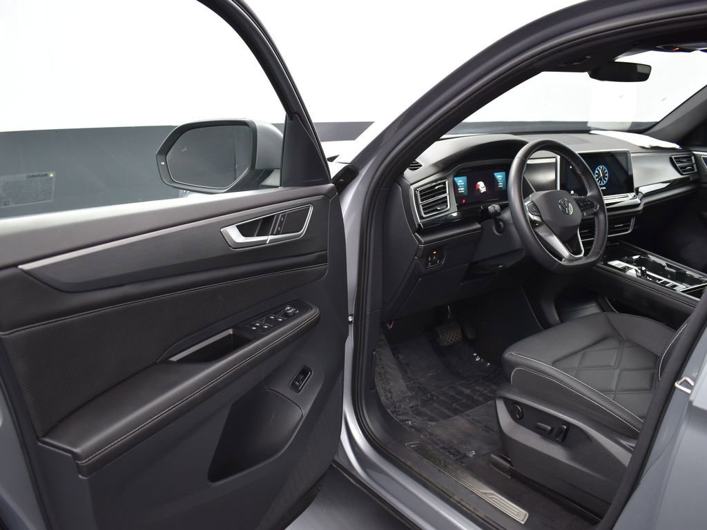 Used 2024 Volkswagen Atlas Cross Sport SE image 8