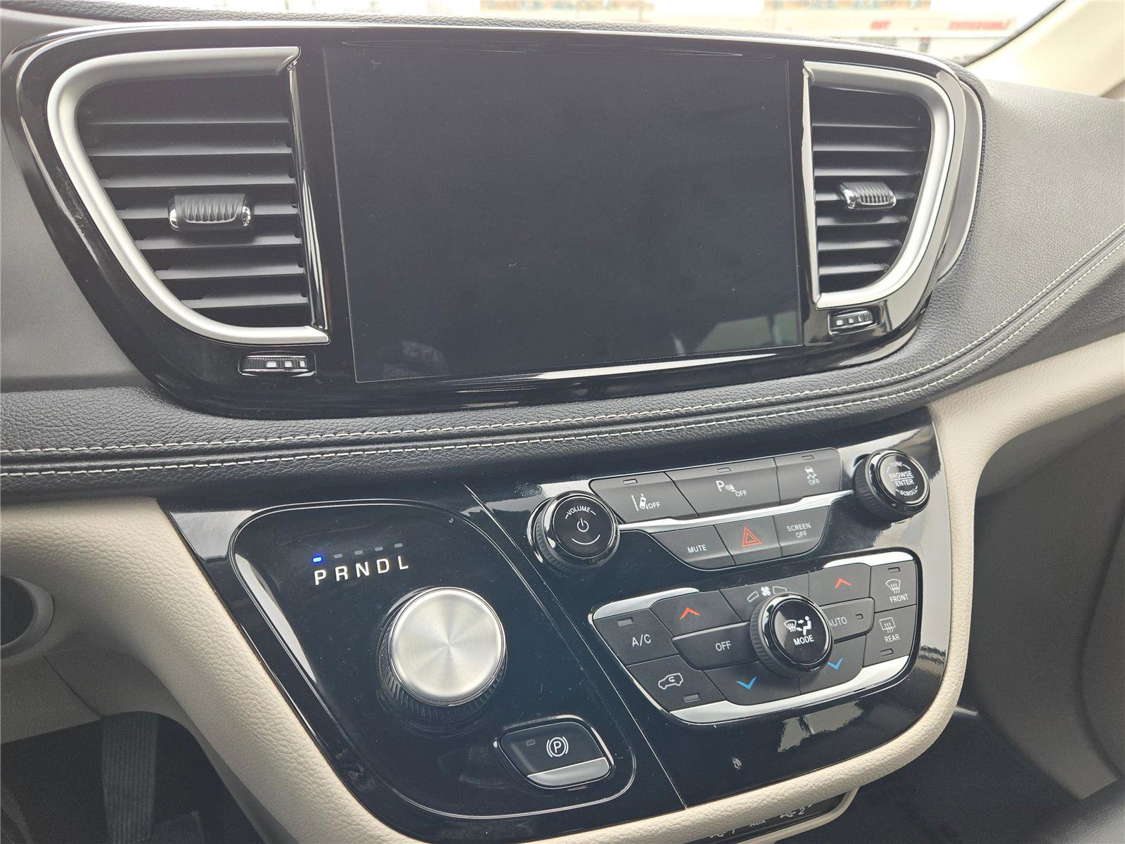 Certified 2024 Chrysler Pacifica Select image 30