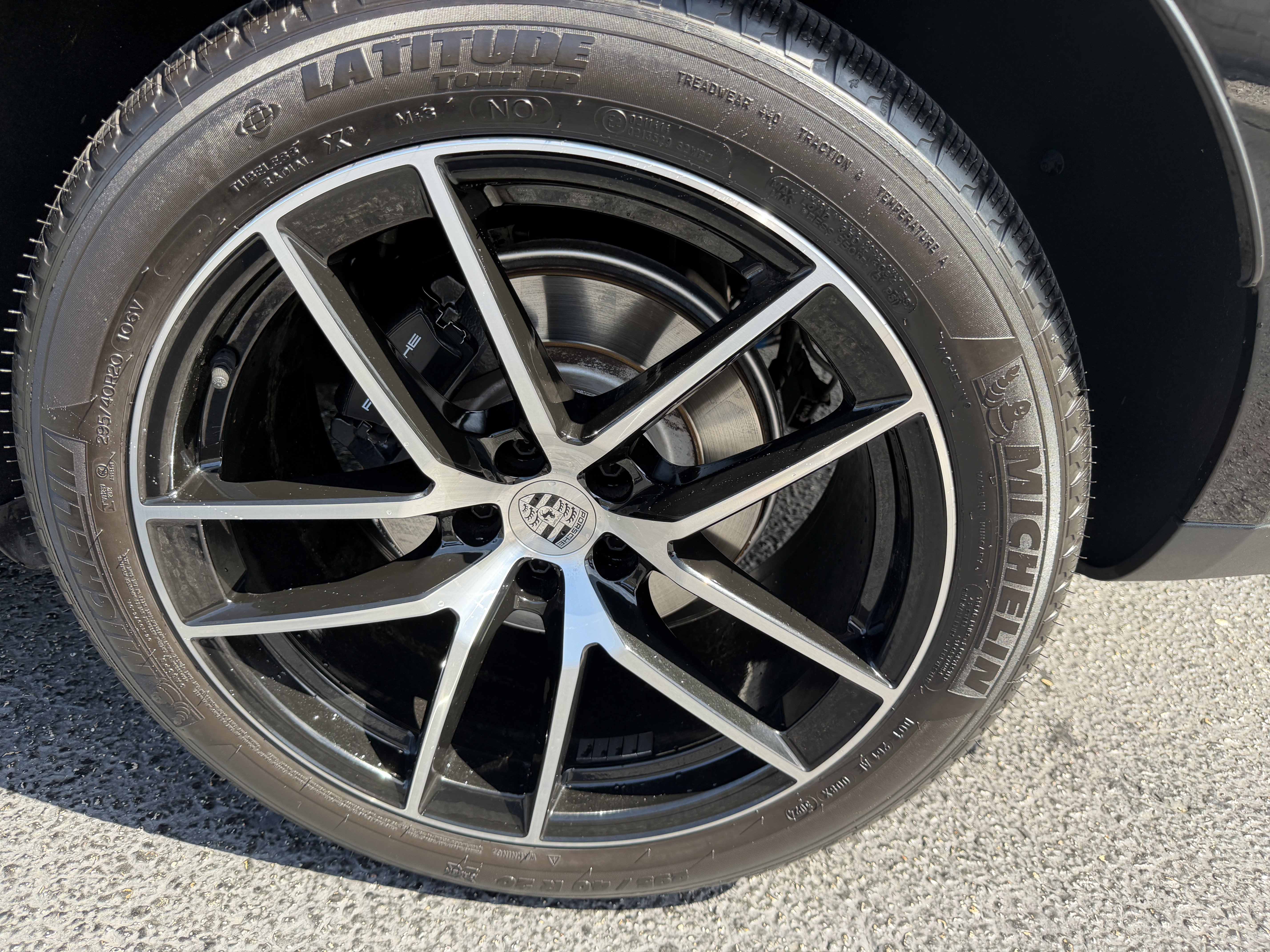 Certified 2024 Porsche Macan AWD/4WD image 9
