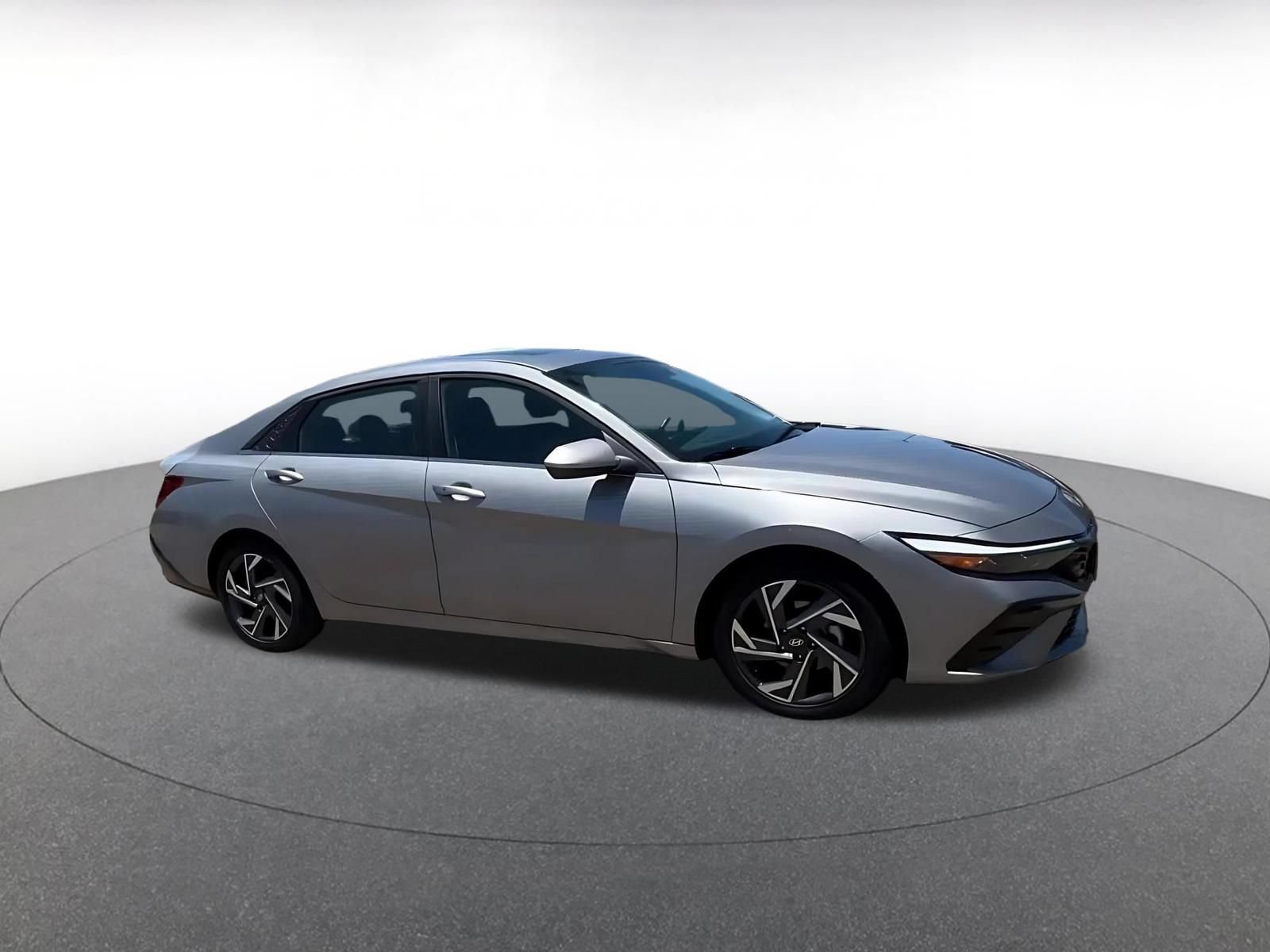 Used 2025 Hyundai Elantra SEL FWD video 2