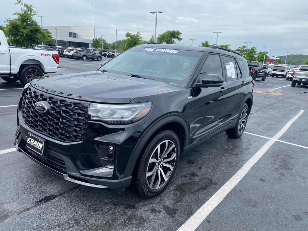 Certified 2025 Ford Explorer ST-Line image 3