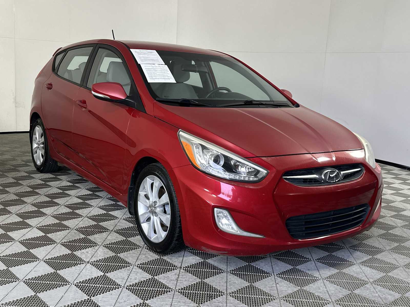 Used 2014 Hyundai Accent SE FWD image 4