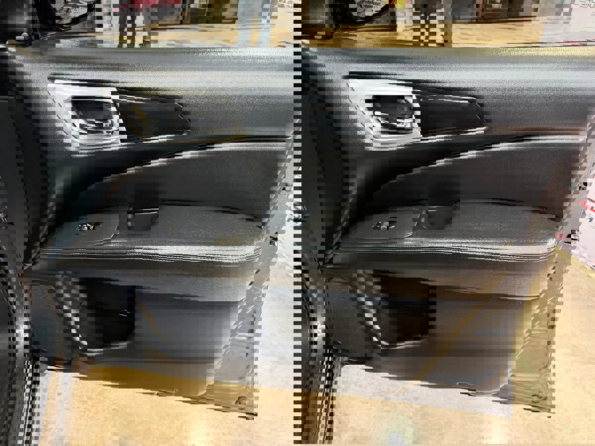 Used 2019 Nissan Pathfinder SV image 52