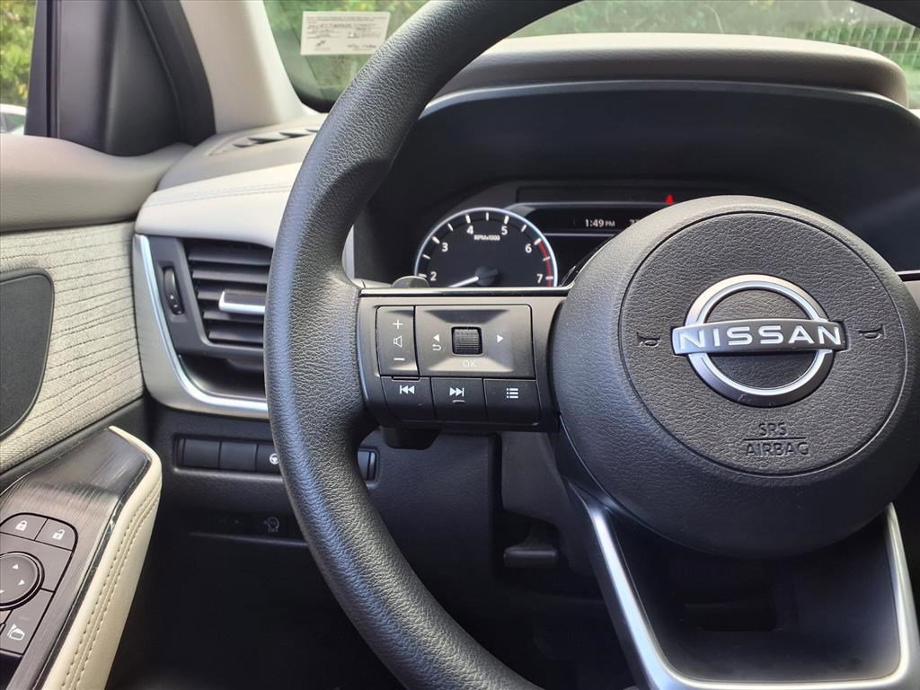 Used 2023 Nissan Rogue SV image 14