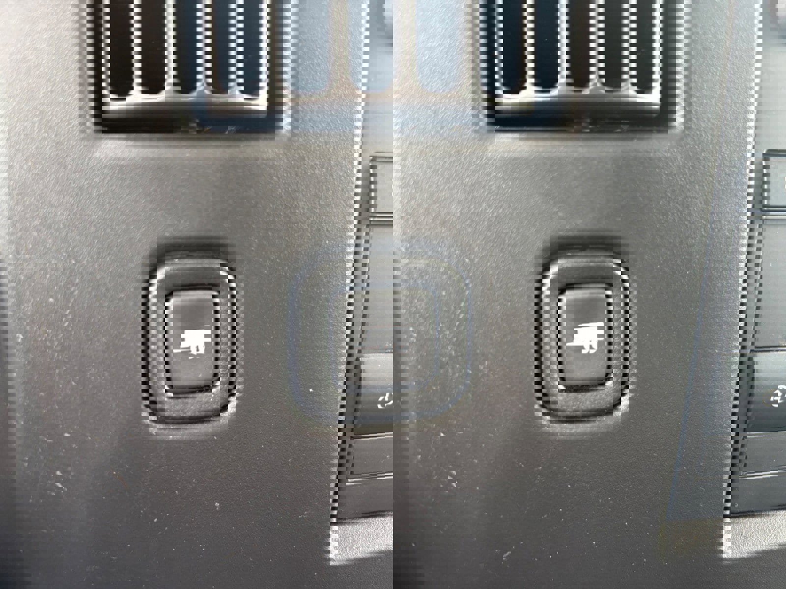 Used 2019 Chevrolet Express 3500 w/ Driver Convenience Package image 26