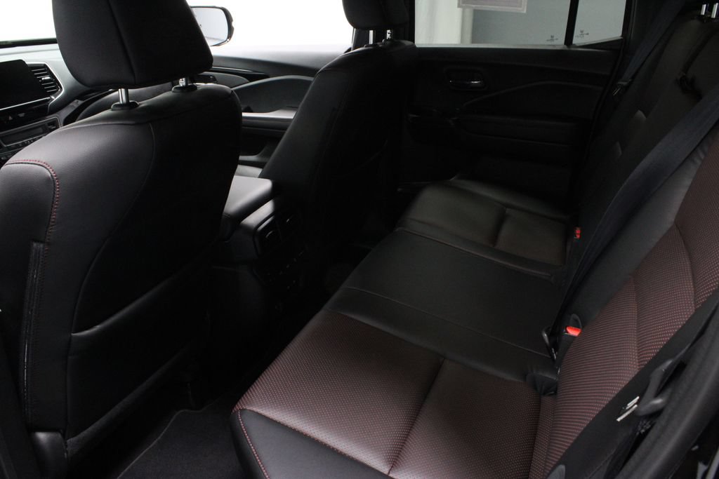 Used 2025 Honda Ridgeline Black Edition image 17