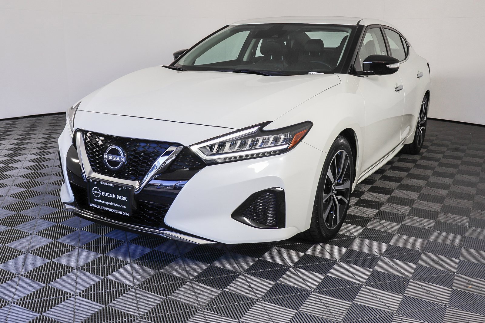 Used 2023 Nissan Maxima SV w/ Floor Mat Group image 3