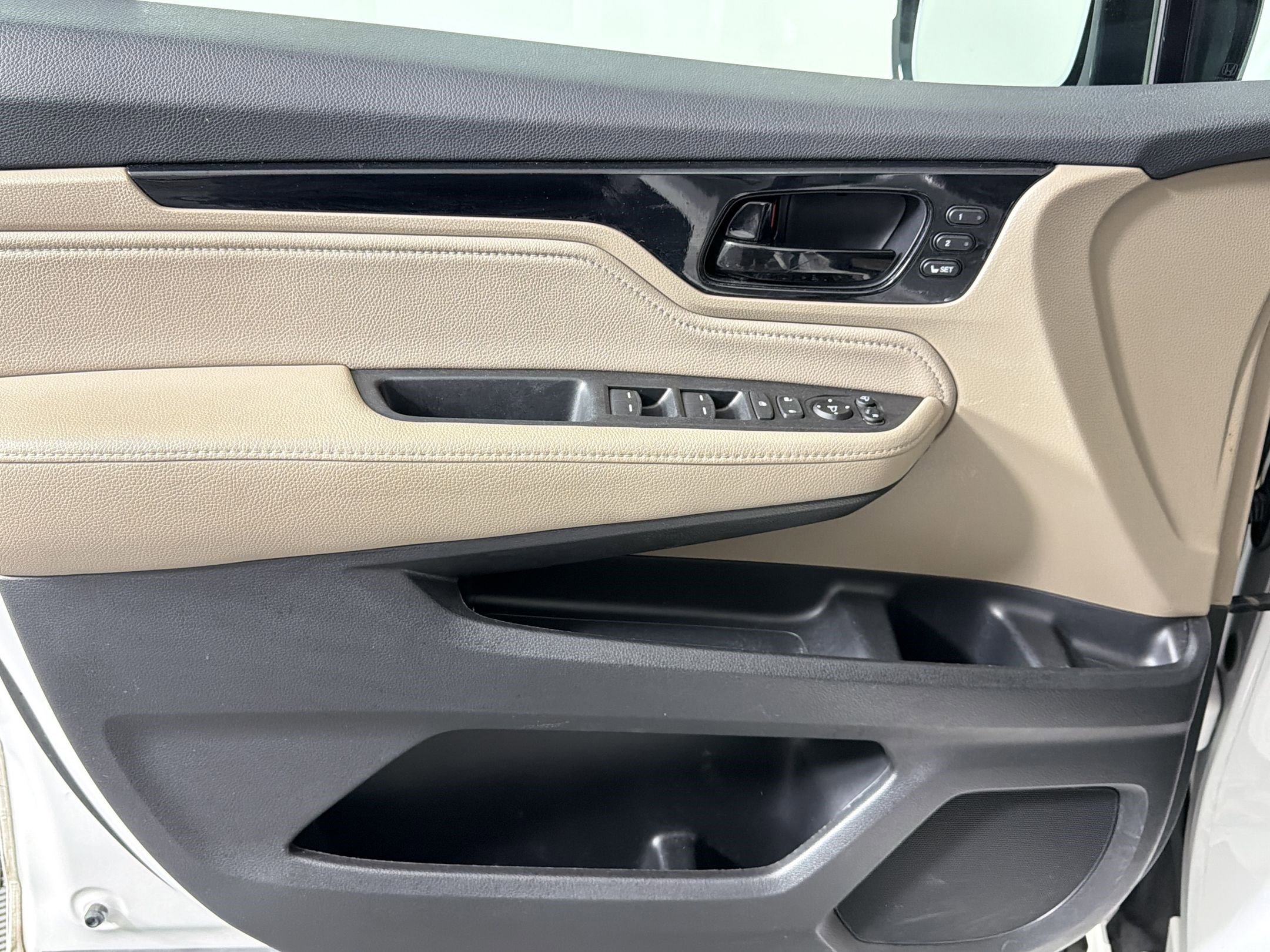 Used 2023 Honda Odyssey Elite image 12