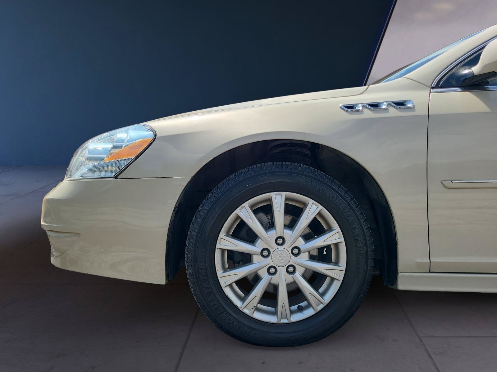 Used 2010 Buick Lucerne CXL w/ Driver Confidence Package FWD image 9