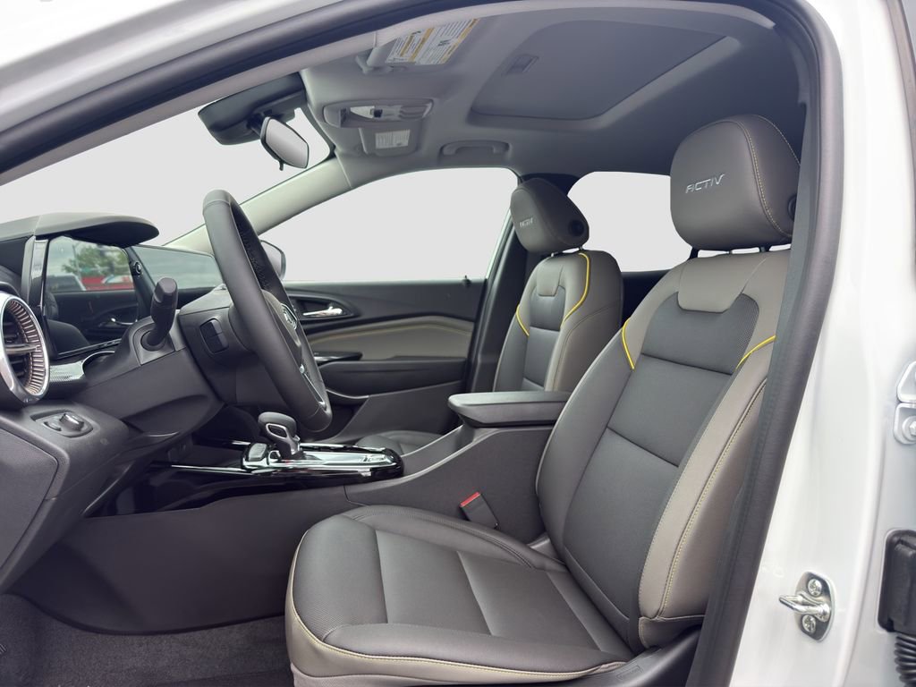 New 2026 Chevrolet Trax ACTIV w/ Sunroof Package FWD image 9