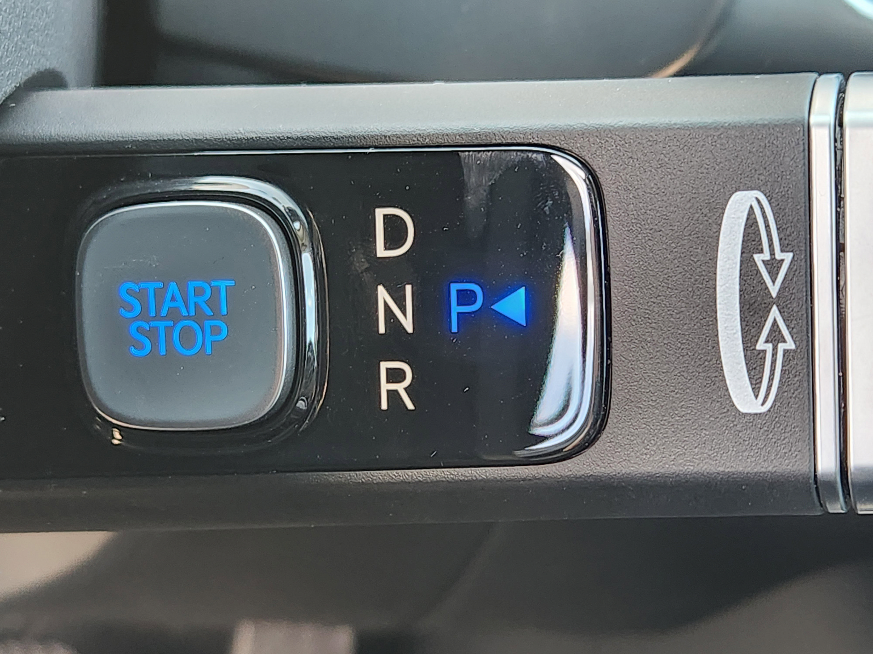 New 2026 Hyundai Ioniq 9 SEL w/ Tow & Go Package AWD/4WD image 32