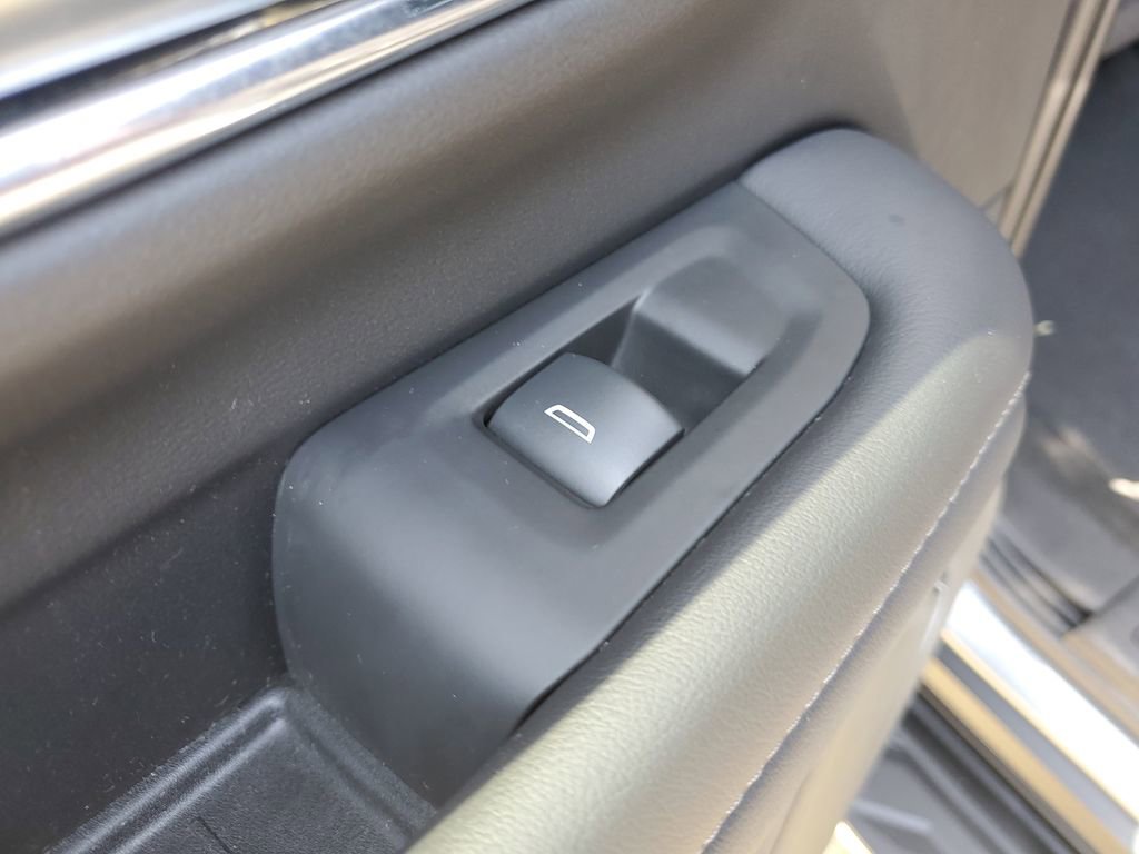 Used 2022 Chevrolet Tahoe LS RWD image 17