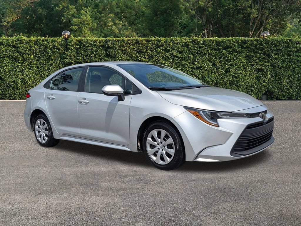 Used 2025 Toyota Corolla LE FWD video 2
