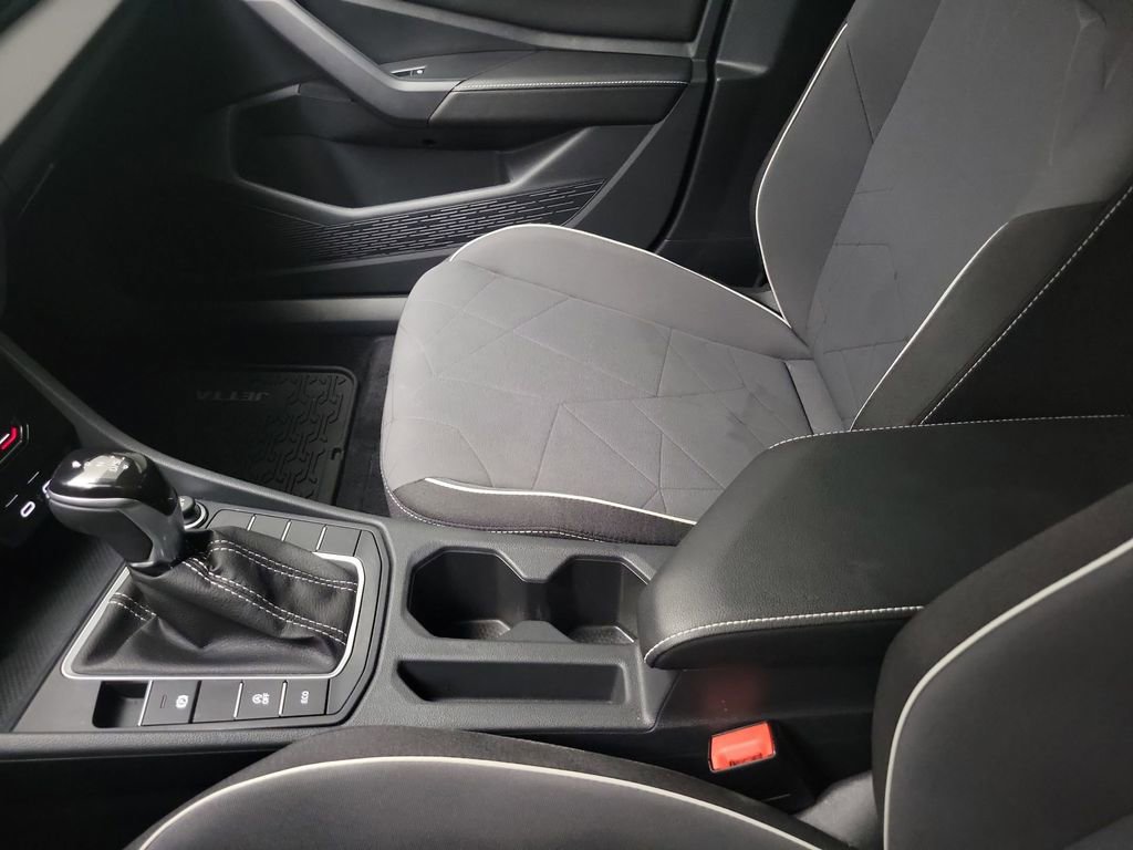 Used 2025 Volkswagen Jetta Sport image 27