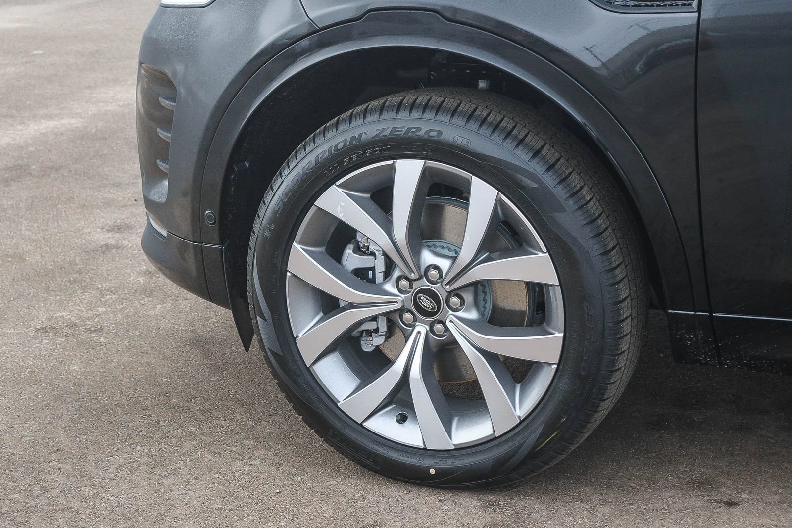 New 2026 Land Rover Discovery Sport Landmark AWD/4WD image 9