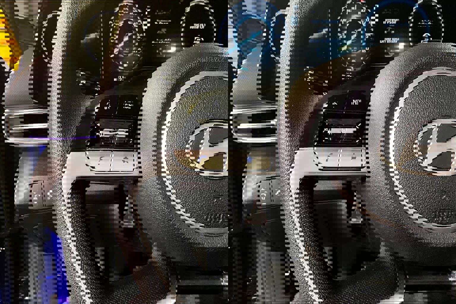 Used 2024 Hyundai Elantra SEL image 24