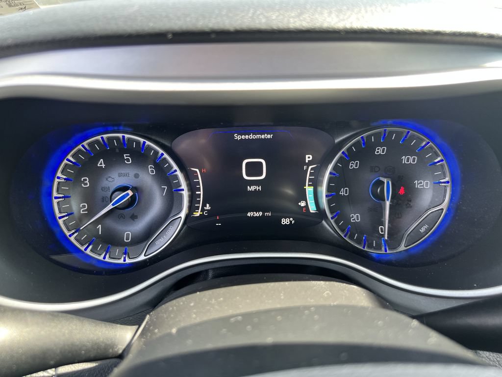 Used 2021 Chrysler Pacifica Touring-L w/ S Appearance Package FWD image 9
