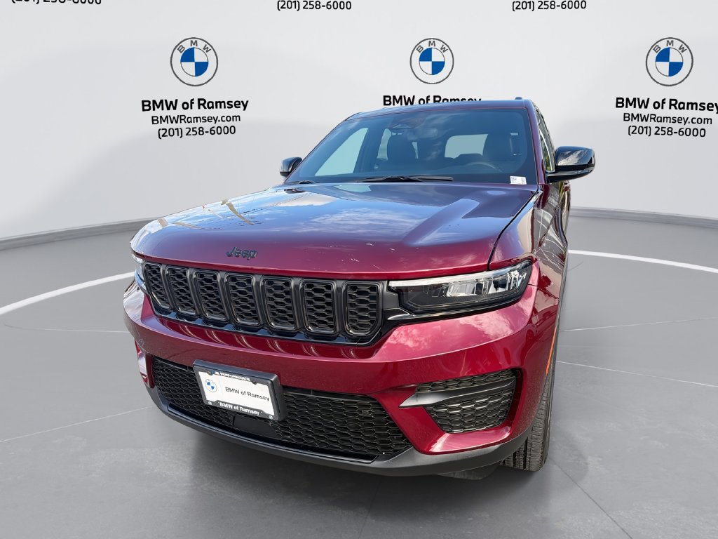 Used 2024 Jeep Grand Cherokee Altitude AWD/4WD image 1