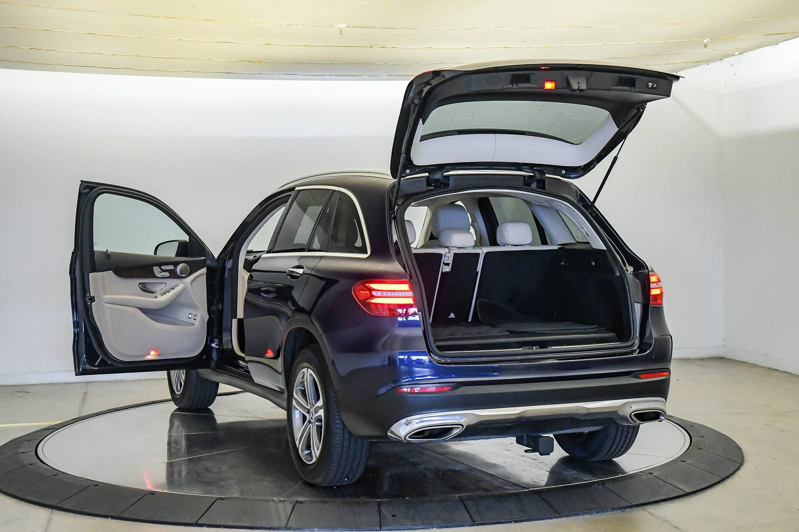 Used 2019 Mercedes-Benz GLC 350e 4MATIC image 25