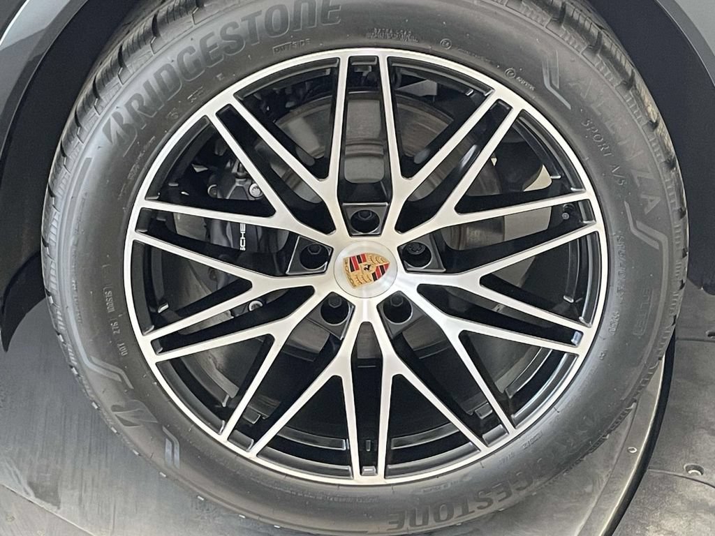 Certified 2025 Porsche Cayenne AWD/4WD image 12