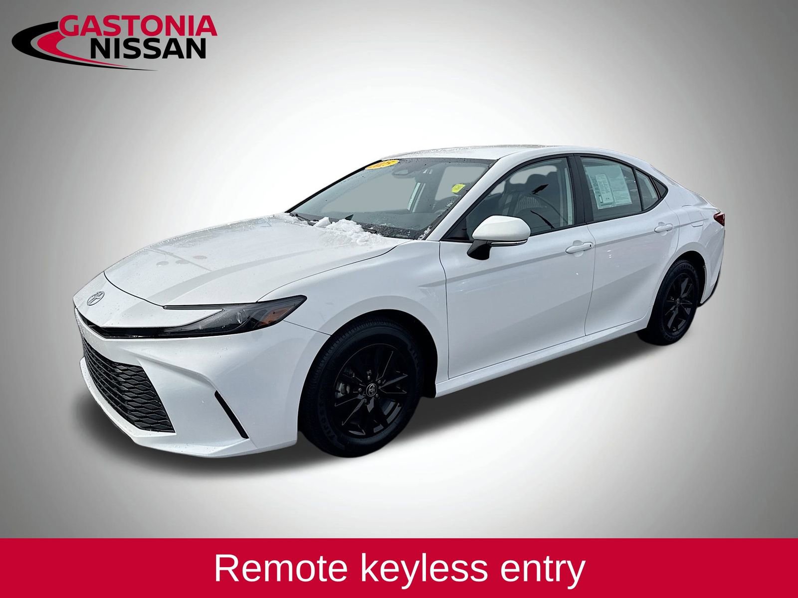 Used 2025 Toyota Camry LE image 3