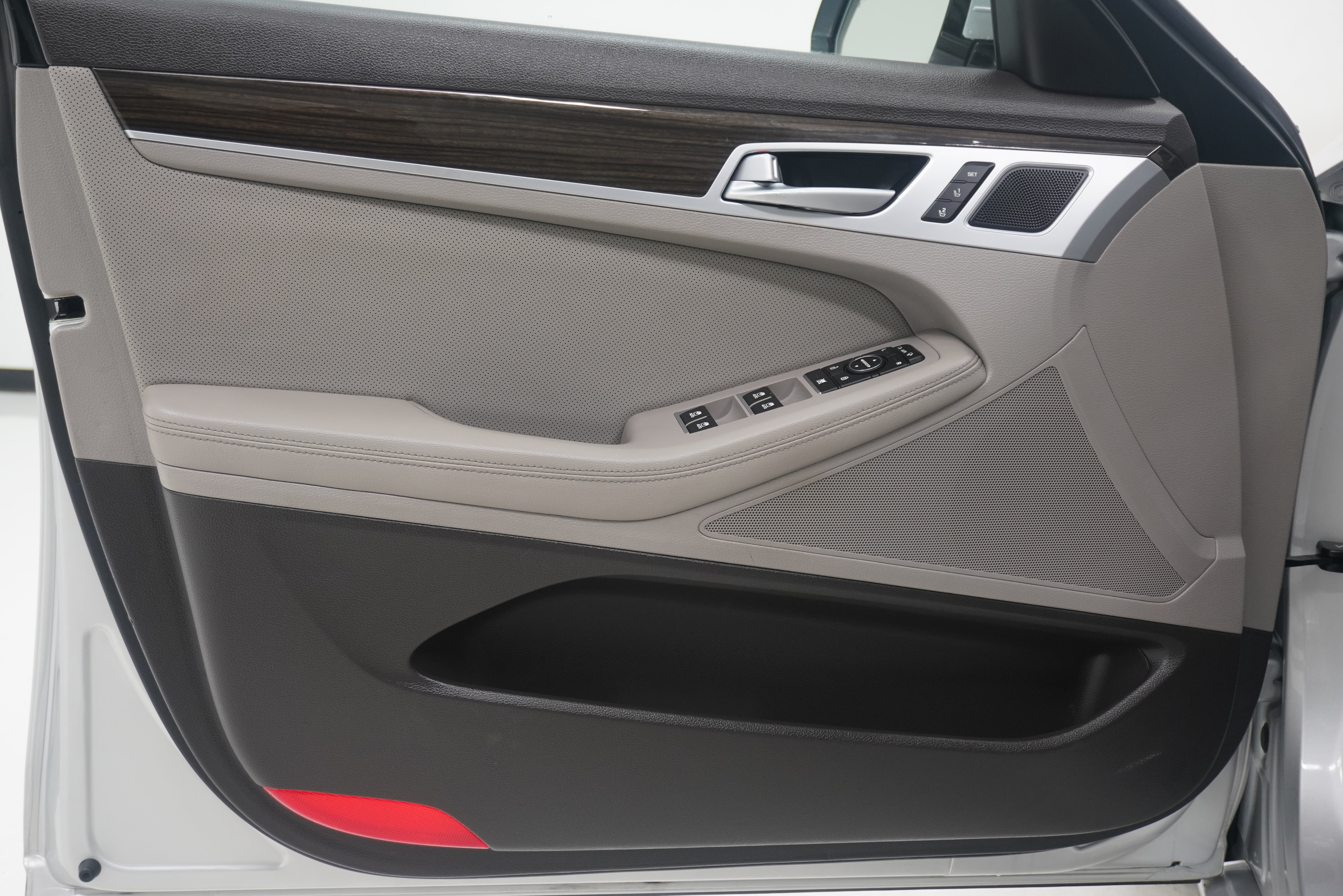 Used 2017 Genesis G80 3.8 RWD image 14