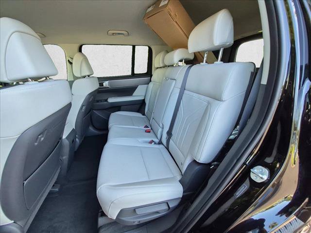 New 2027 Hyundai Santa Fe SEL FWD image 16