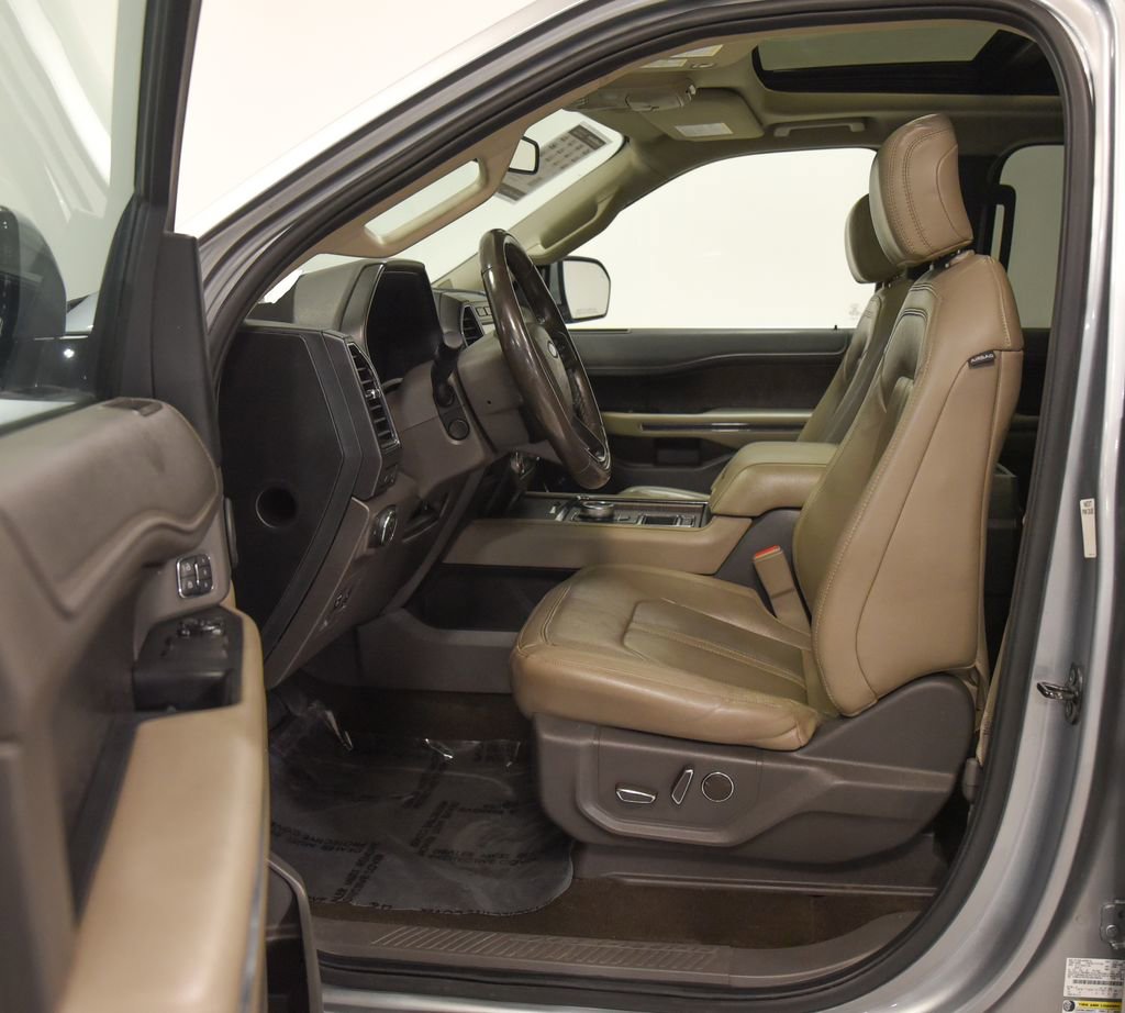 Used 2020 Ford Expedition Limited image 2