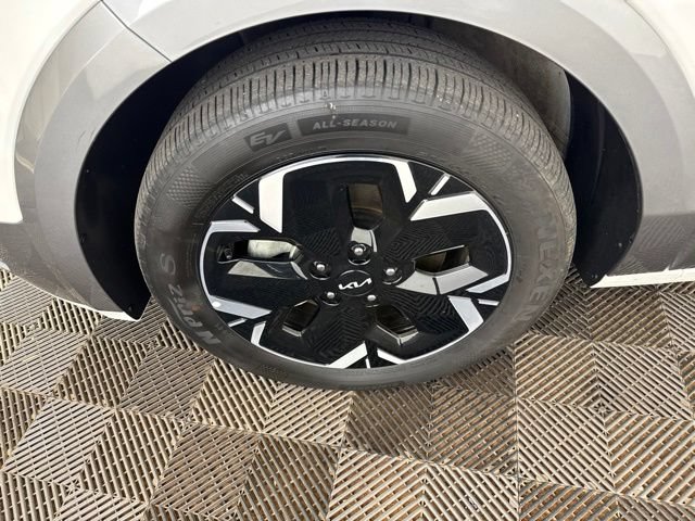 Certified 2023 Kia Niro Wave w/ Wave Preserve Package FWD image 28