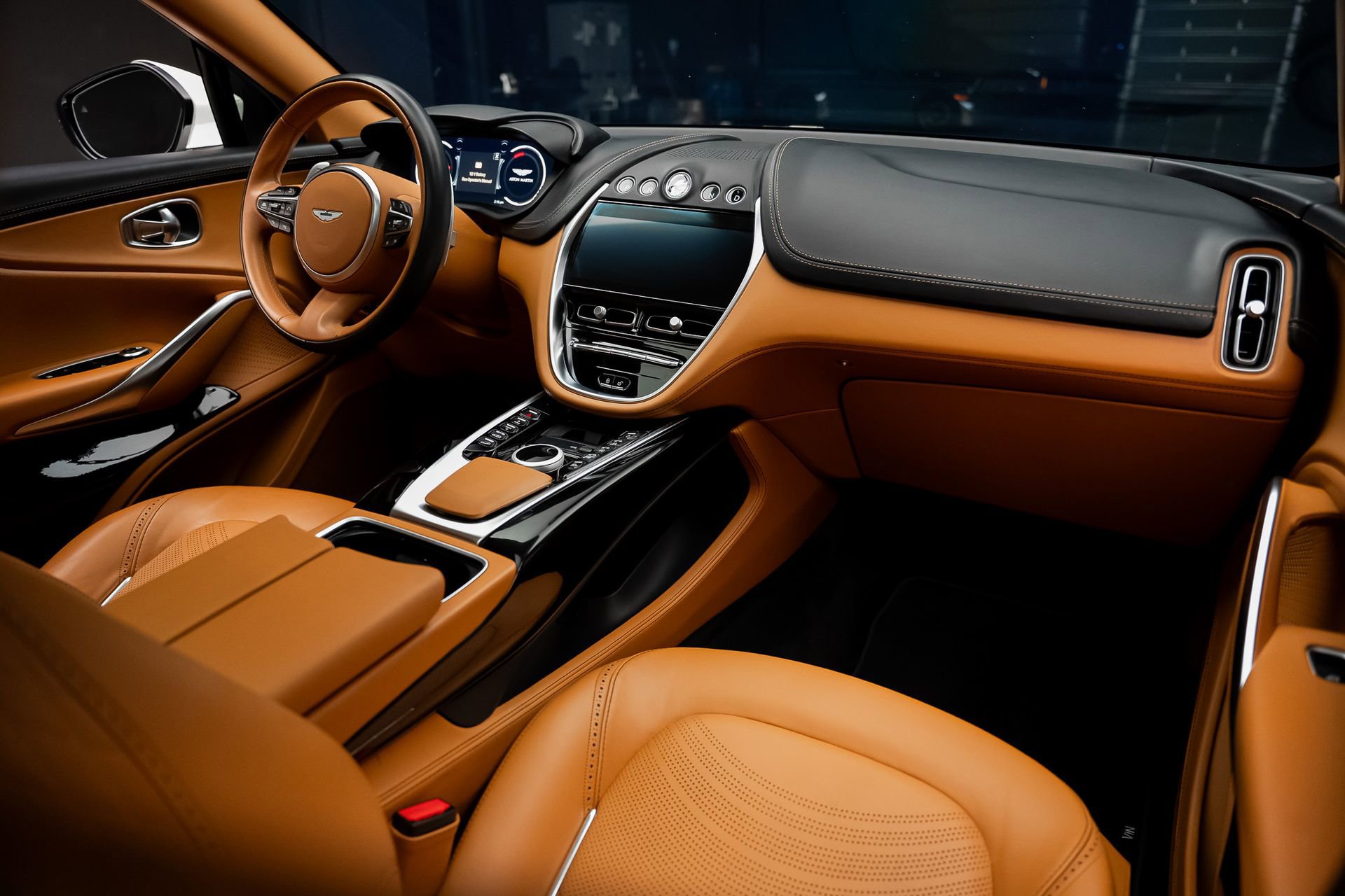 Used 2023 Aston Martin DBX AWD/4WD image 58